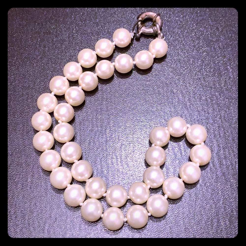 Chunky faux pearl necklace!